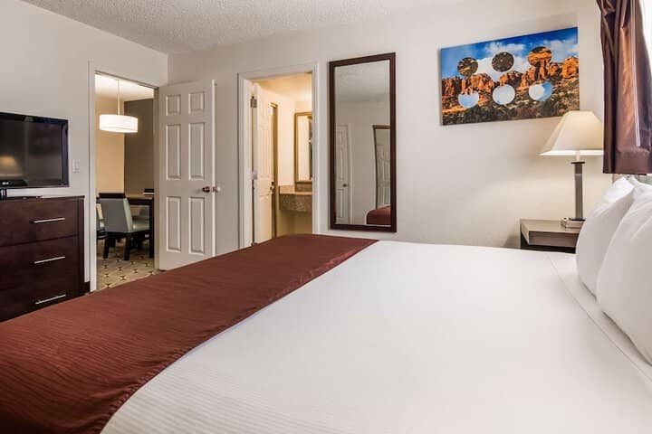 Room 16 of 33