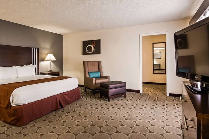 Room 6 of 33