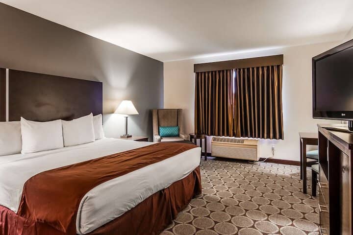 Room 8 of 33