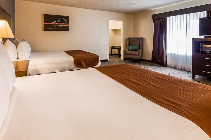 Room 10 of 33
